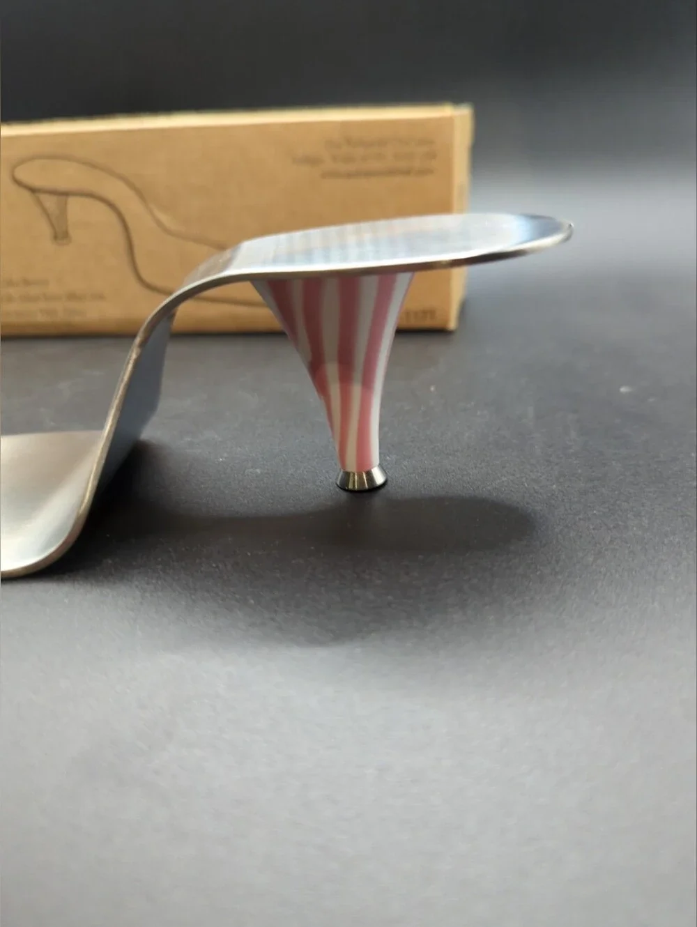 Pampered Chef- Pink Zebra High Heel Cake Server with Box- #1171- Magnetic Heel